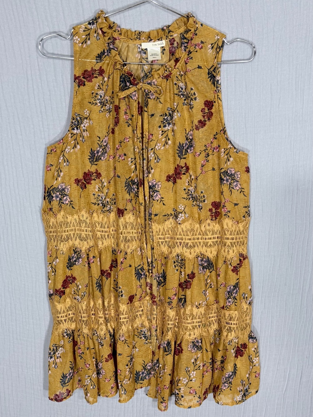 Tru Self Mustard Floral Lace Trim Sleeveless Babydoll Blouse | Small